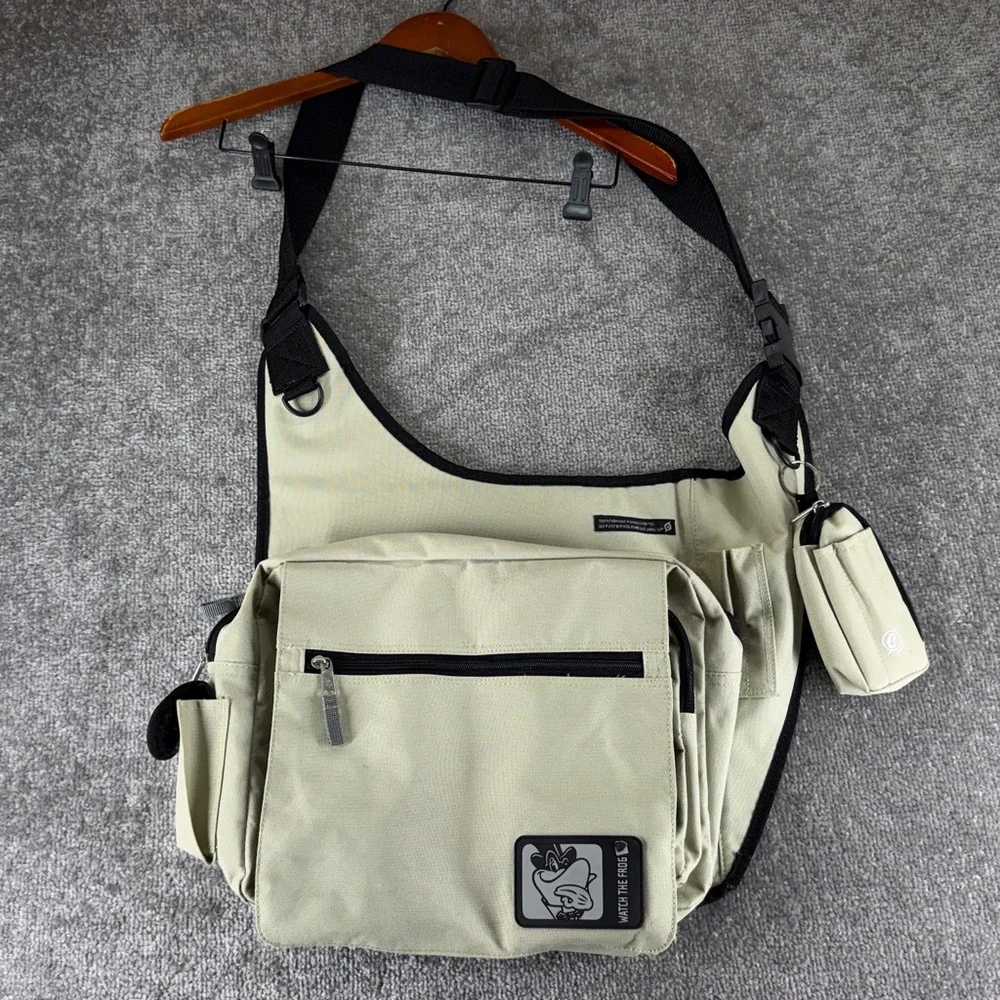 Compack Team Shoulder Messenger Bag Cream Watch The Frog Warner Bros Collectible